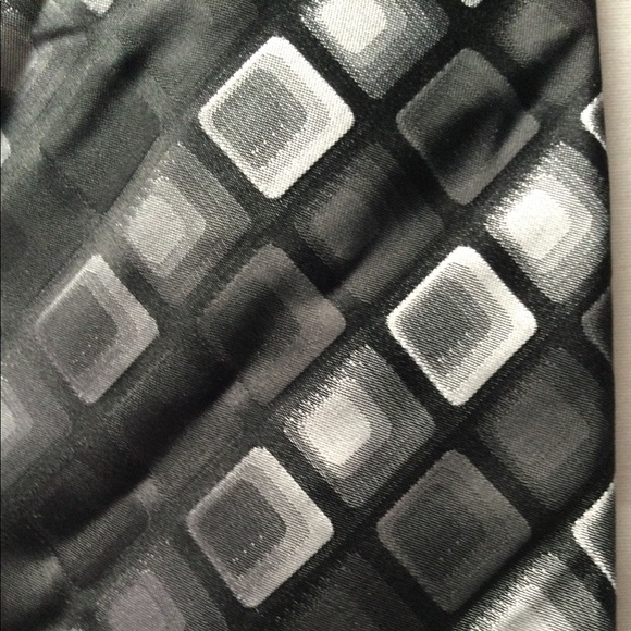 Men’s Tie - Picture 2 of 3